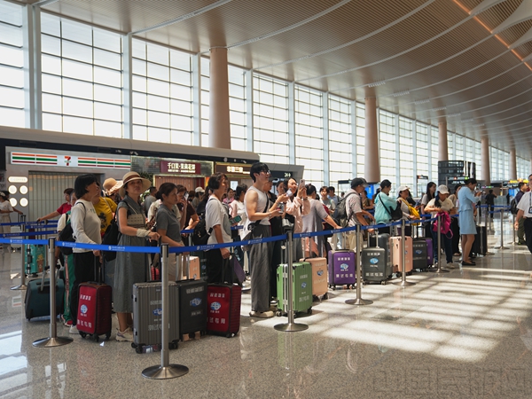 演练安排1000名模拟旅客携带行李,分批次进入航站楼-2-福州机场供图6